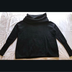BLACK TURTLENECK SWEATER